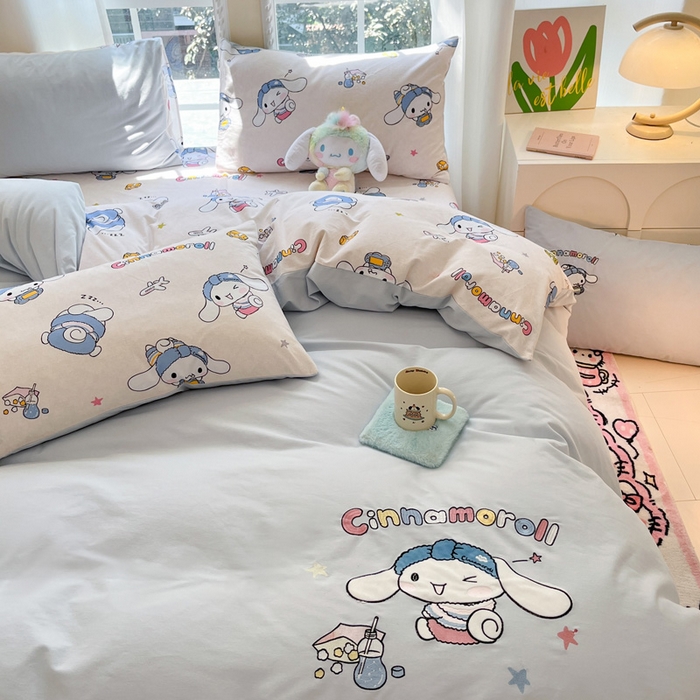 91家纺网 家纺一手货源 找家纺 雅居纺家纺 2025新款全棉纯棉磨毛三丽鸥毛巾绣四件套 度假玉桂狗