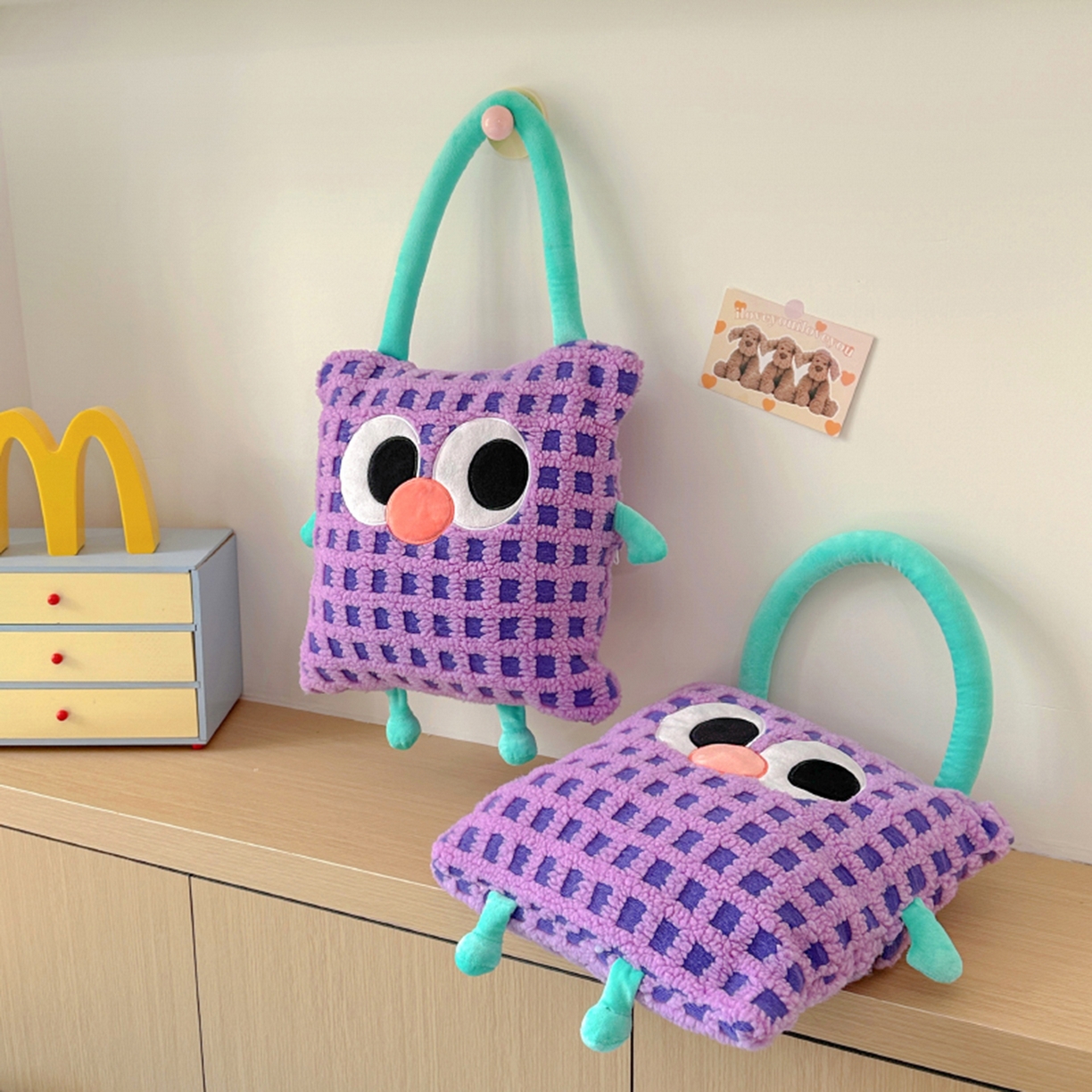 91家纺网 家纺一手货源 找家纺 希诺家居 2025新款都市博主风ins韩系风大眼怪抱枕毯多功能两用二合一午睡抱枕毯 大眼怪-紫格