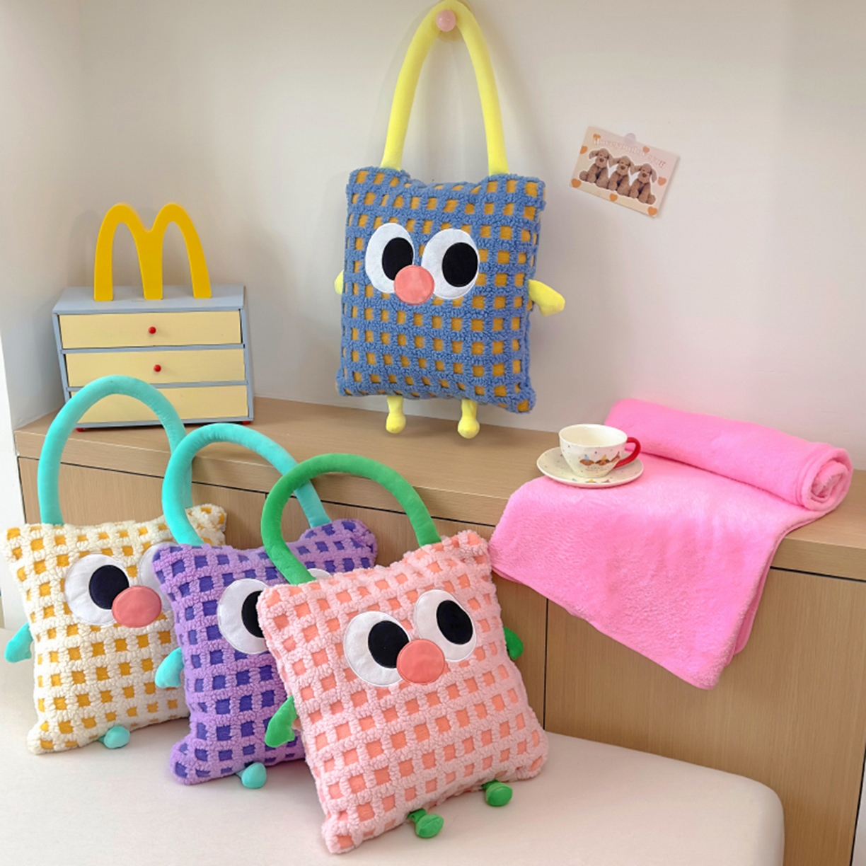 （总）希诺家居 2025新款都市博主风ins韩系风大眼怪抱枕毯多功能两用二合一午睡抱枕毯