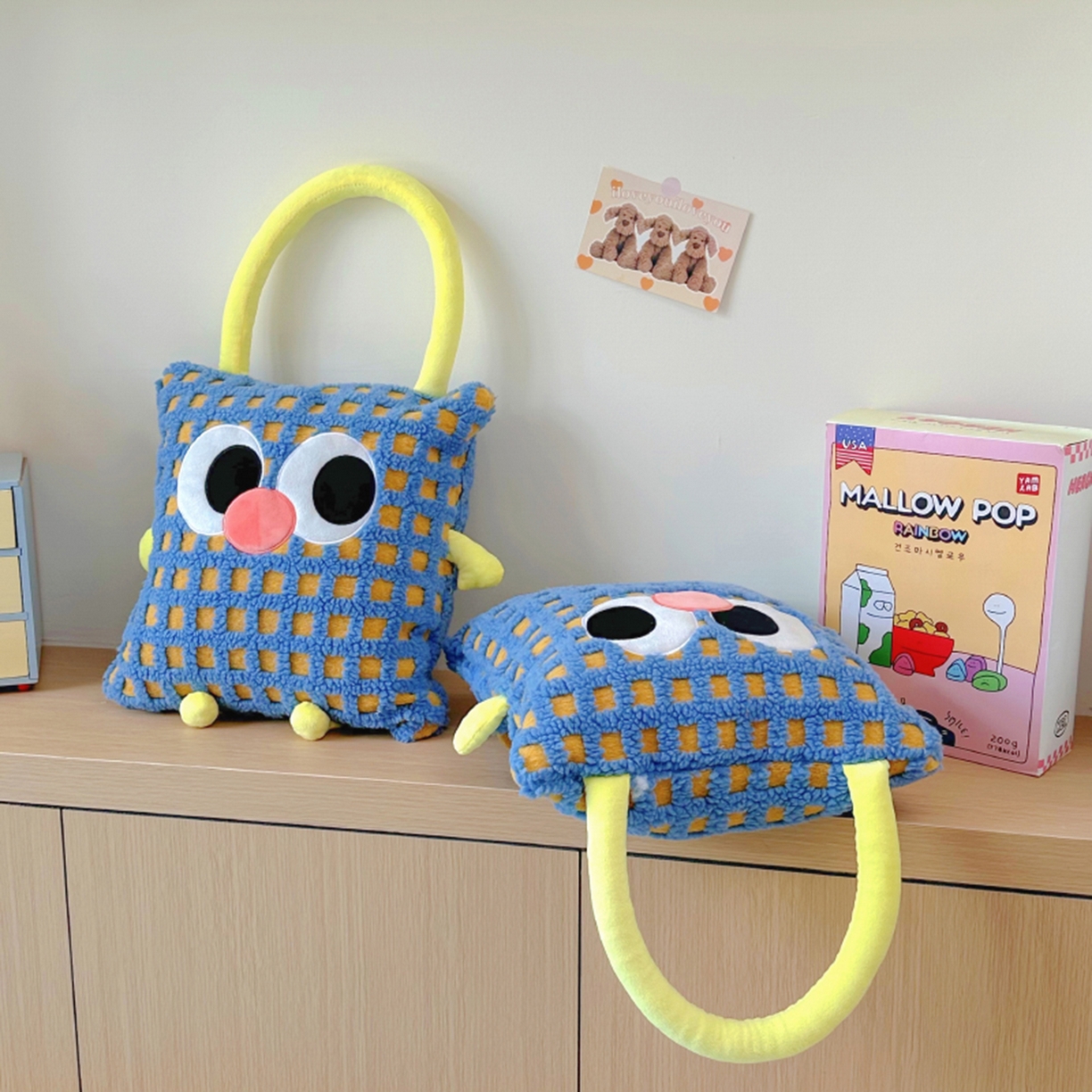 91家纺网 家纺一手货源 找家纺 希诺家居 2025新款都市博主风ins韩系风大眼怪抱枕毯多功能两用二合一午睡抱枕毯 大眼怪-蓝格