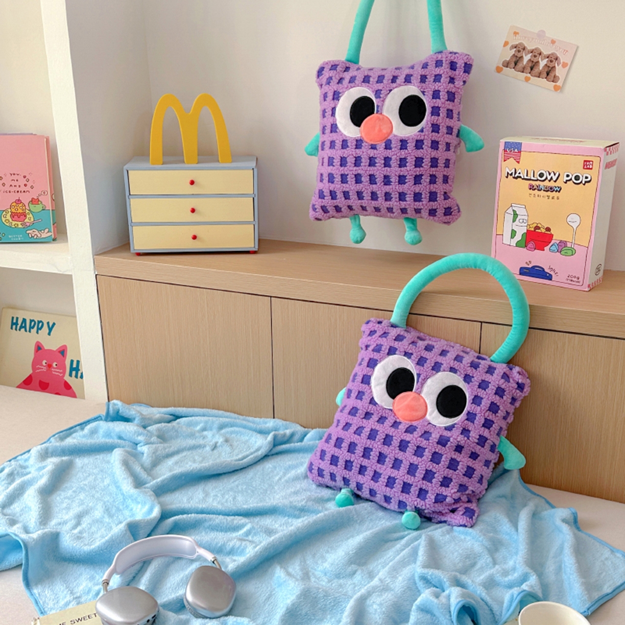 91家纺网 家纺一手货源 找家纺 希诺家居 2025新款都市博主风ins韩系风大眼怪抱枕毯多功能两用二合一午睡抱枕毯 大眼怪-紫格