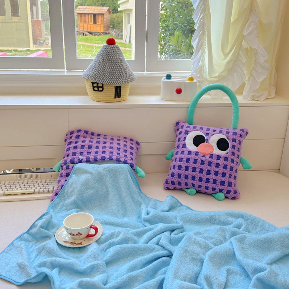 91家纺网 家纺一手货源 找家纺 希诺家居 2025新款都市博主风ins韩系风大眼怪抱枕毯多功能两用二合一午睡抱枕毯 大眼怪-紫格