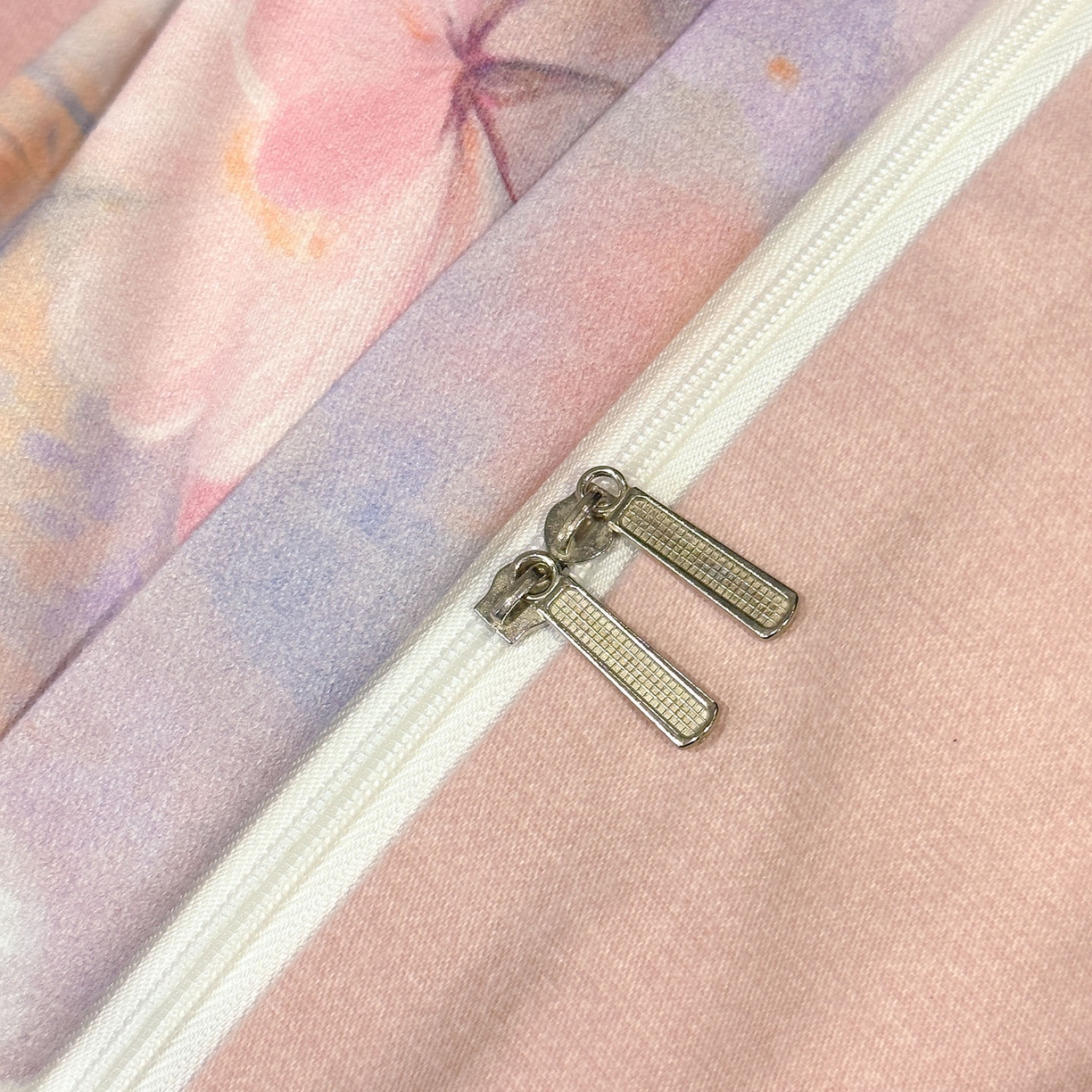 91家纺网 家纺一手货源 找家纺 喜四方 2025新款加厚全棉大版印花四件套 繁花似锦-粉