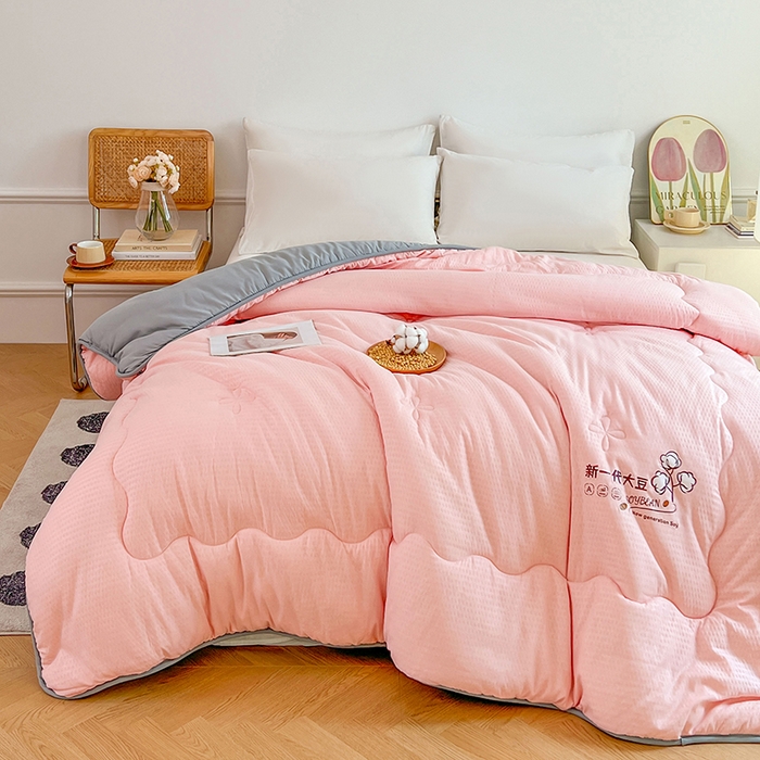 91家纺网 家纺一手货源 找家纺 VIP被业 2025新款简约新一代泡泡棉大豆被冬被被子被芯 粉色