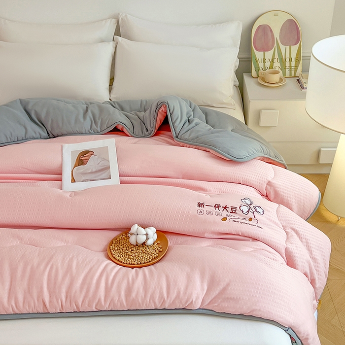 91家纺网 家纺一手货源 找家纺 VIP被业 2025新款简约新一代泡泡棉大豆被冬被被子被芯 粉色