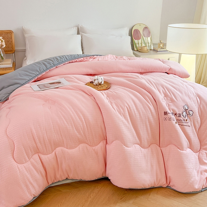 91家纺网 家纺一手货源 找家纺 VIP被业 2025新款简约新一代泡泡棉大豆被冬被被子被芯 粉色
