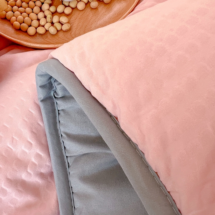 91家纺网 家纺一手货源 找家纺 VIP被业 2025新款简约新一代泡泡棉大豆被冬被被子被芯 粉色