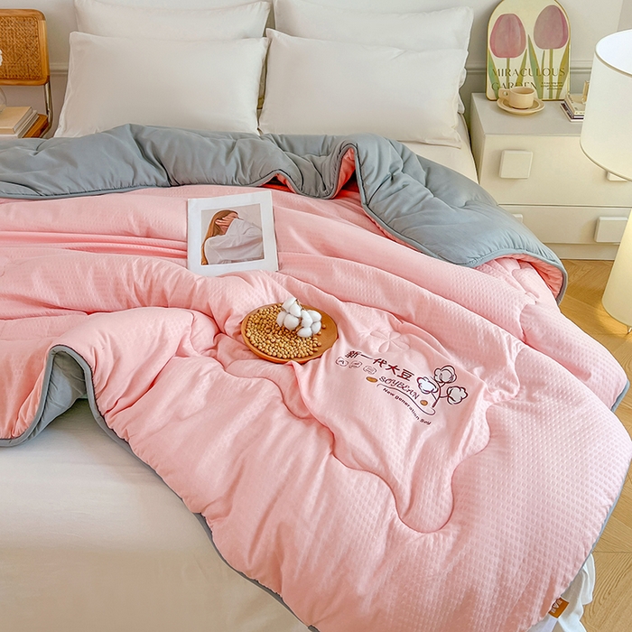 91家纺网 家纺一手货源 找家纺 VIP被业 2025新款简约新一代泡泡棉大豆被冬被被子被芯 粉色