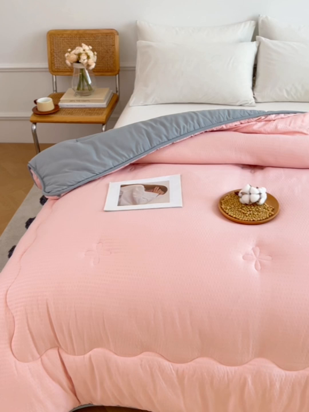 91家纺网 家纺一手货源 找家纺 VIP被业 2025新款简约新一代泡泡棉大豆被冬被被子被芯 粉色