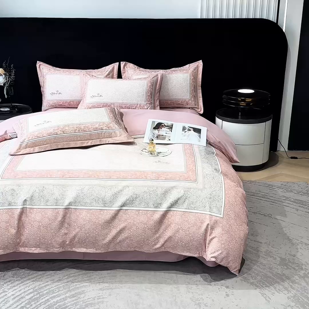 91家纺网 家纺一手货源 找家纺 喜四方 2025新款加厚全棉大版印花四件套 寻觅花香-粉