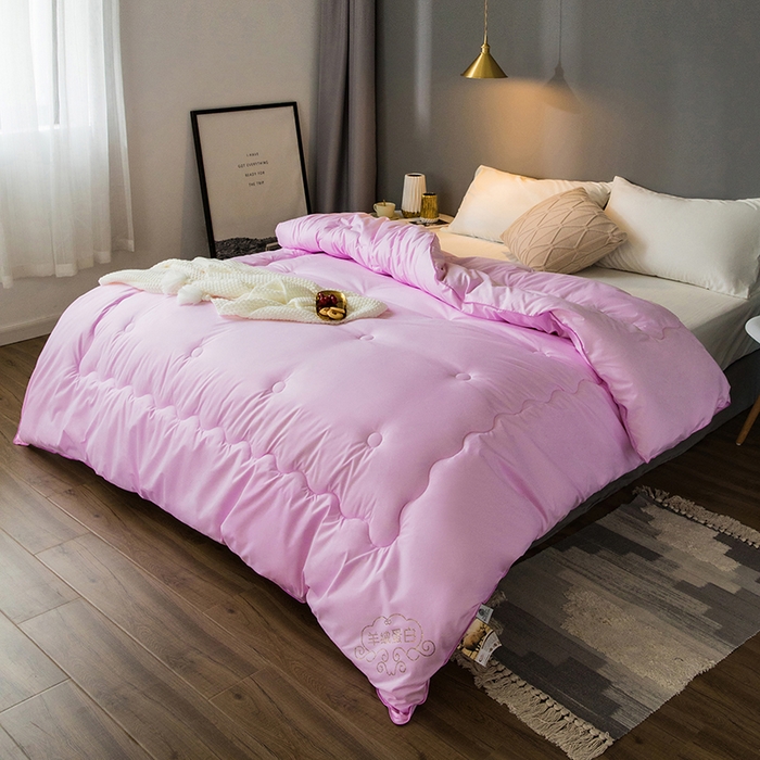 91家纺网 家纺一手货源 找家纺 VIP被业 2025新款简约无味纯色羊毛被冬被被子被芯 粉色