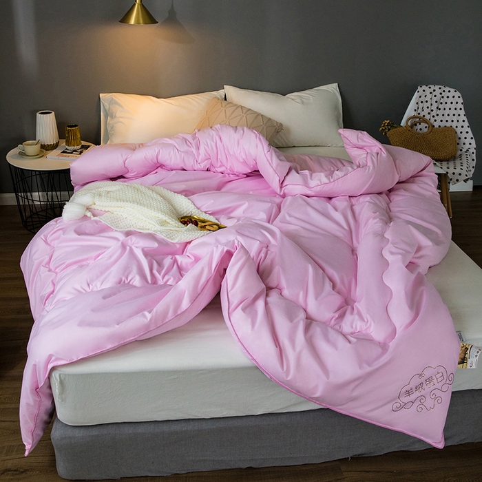 91家纺网 家纺一手货源 找家纺 VIP被业 2025新款简约无味纯色羊毛被冬被被子被芯 粉色