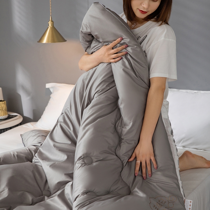 91家纺网 家纺一手货源 找家纺 VIP被业 2025新款简约无味纯色羊毛被冬被被子被芯 灰色