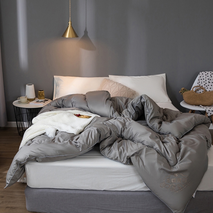 91家纺网 家纺一手货源 找家纺 VIP被业 2025新款简约无味纯色羊毛被冬被被子被芯 灰色