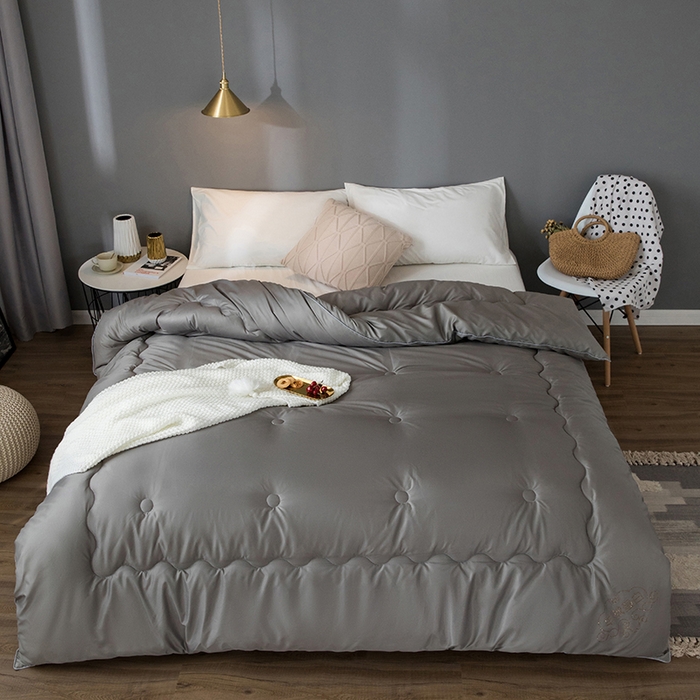 91家纺网 家纺一手货源 找家纺 VIP被业 2025新款简约无味纯色羊毛被冬被被子被芯 灰色