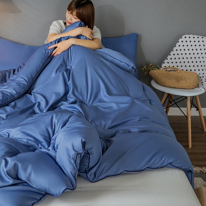 91家纺网 家纺一手货源 找家纺 VIP被业 2025新款简约无味纯色羊毛被冬被被子被芯 蓝色