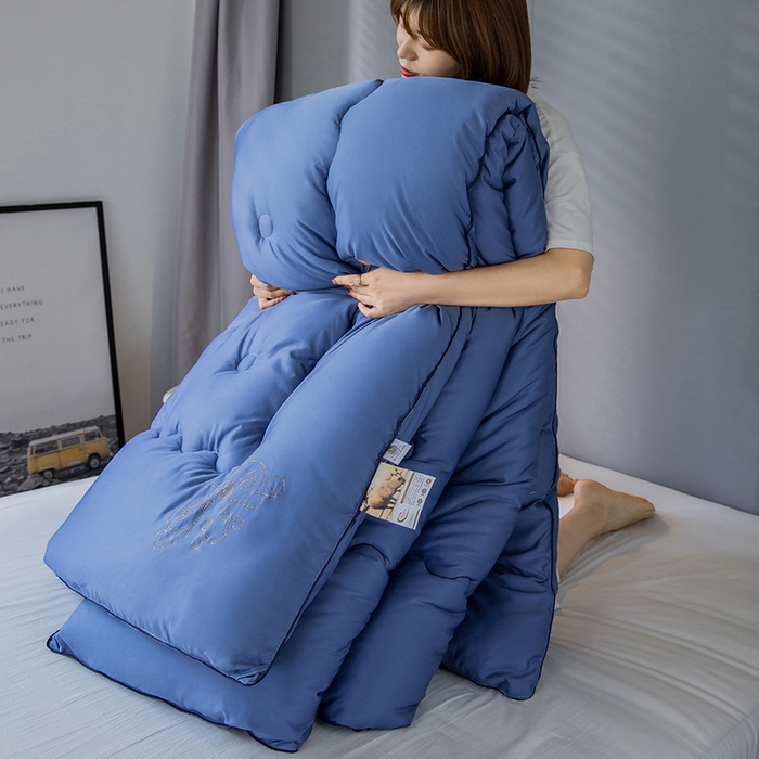 91家纺网 家纺一手货源 找家纺 VIP被业 2025新款简约无味纯色羊毛被冬被被子被芯 蓝色