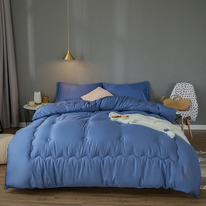 91家纺网 家纺一手货源 找家纺 VIP被业 2025新款简约无味纯色羊毛被冬被被子被芯 蓝色