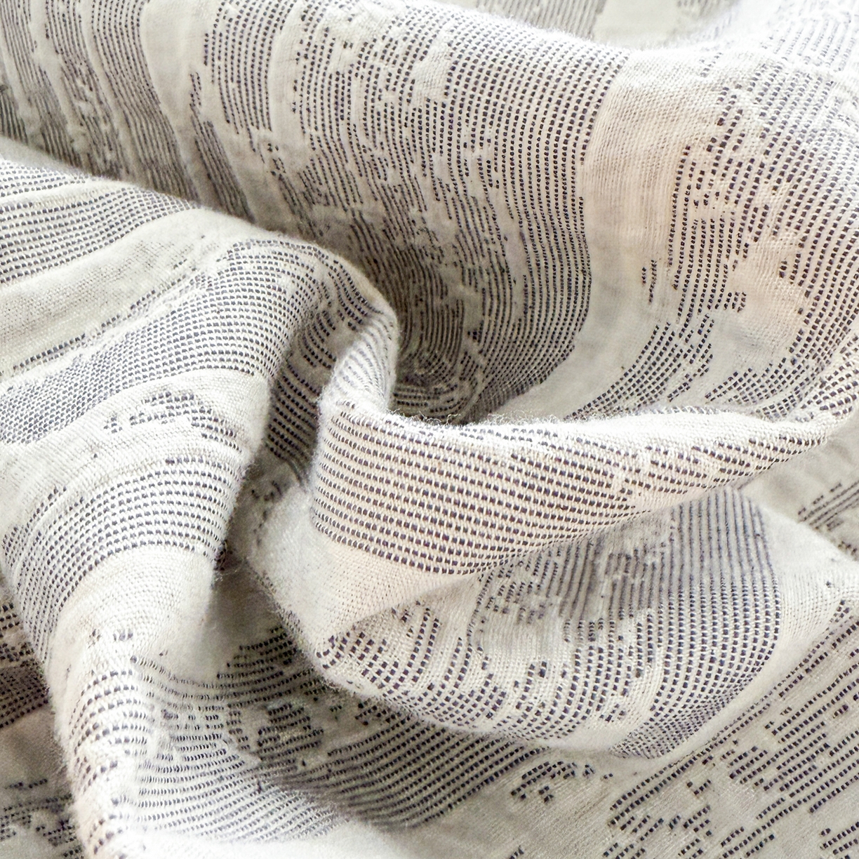 91家纺网 家纺一手货源 找家纺 眠博士 2025新款全棉提花磨毛单枕套 提花磨毛枕套-流光灰