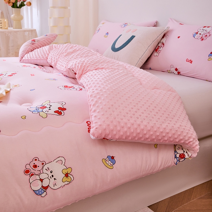 91家纺网 家纺一手货源 找家纺 天瑜家纺 2025新款针织棉豆豆绒大豆被冬被被子被芯 猫咪粉