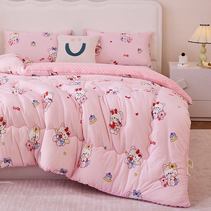 91家纺网 家纺一手货源 找家纺 天瑜家纺 2025新款针织棉豆豆绒大豆被冬被被子被芯 猫咪粉