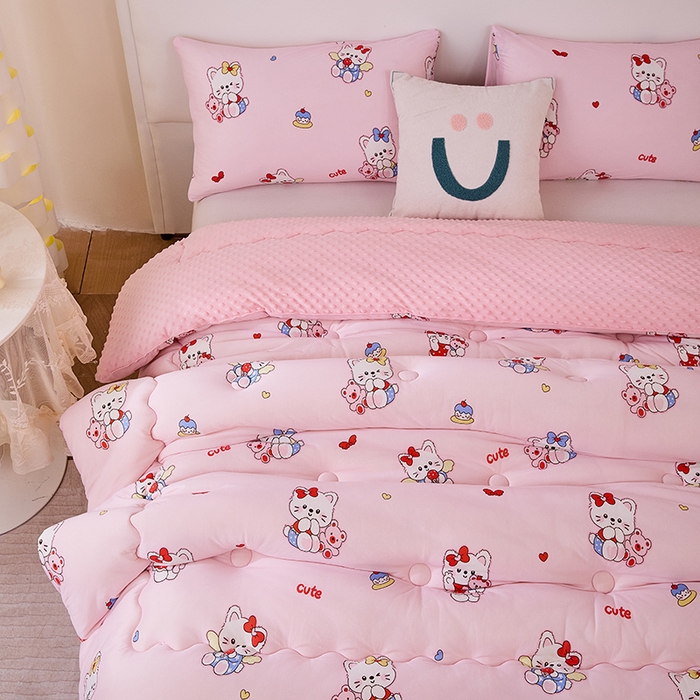 91家纺网 家纺一手货源 找家纺 天瑜家纺 2025新款针织棉豆豆绒大豆被冬被被子被芯 猫咪粉