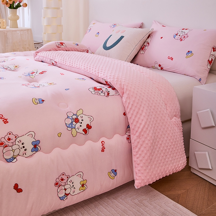 91家纺网 家纺一手货源 找家纺 天瑜家纺 2025新款针织棉豆豆绒大豆被冬被被子被芯 猫咪粉