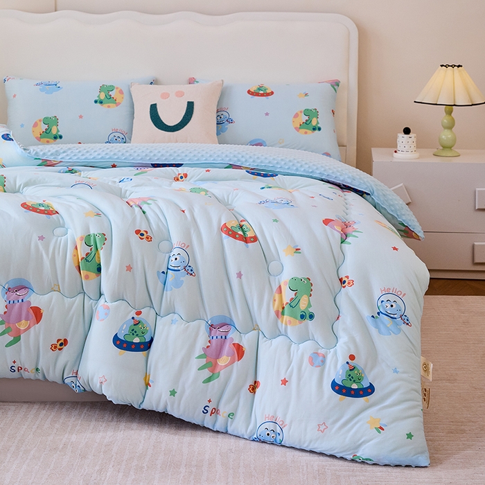 91家纺网 家纺一手货源 找家纺 天瑜家纺 2025新款针织棉豆豆绒大豆被冬被被子被芯 太空恐龙蓝