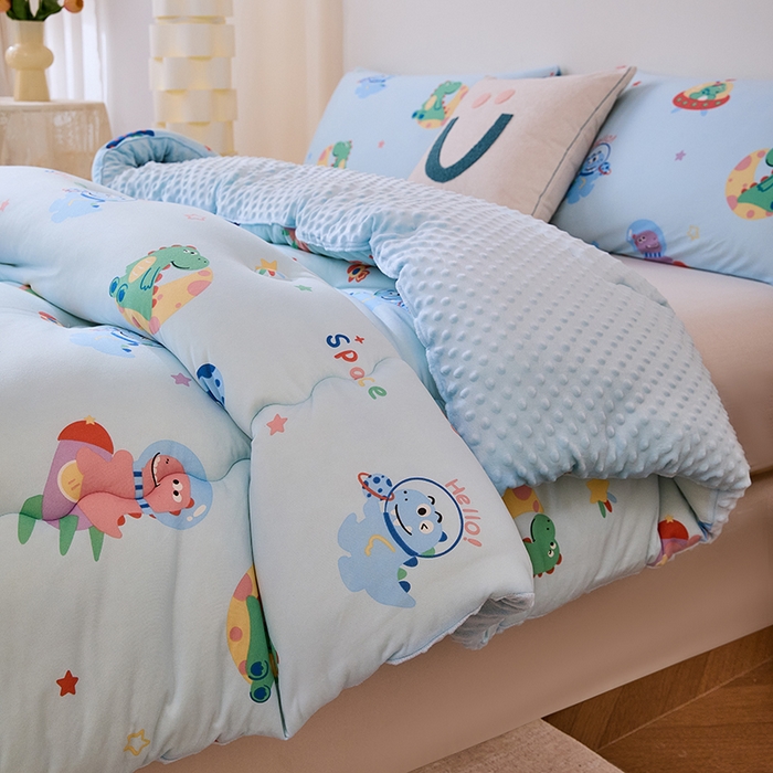 91家纺网 家纺一手货源 找家纺 天瑜家纺 2025新款针织棉豆豆绒大豆被冬被被子被芯 太空恐龙蓝