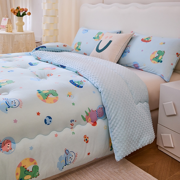 91家纺网 家纺一手货源 找家纺 天瑜家纺 2025新款针织棉豆豆绒大豆被冬被被子被芯 太空恐龙蓝