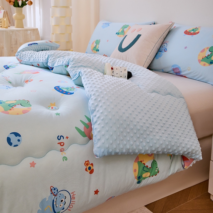 91家纺网 家纺一手货源 找家纺 天瑜家纺 2025新款针织棉豆豆绒大豆被冬被被子被芯 太空恐龙蓝