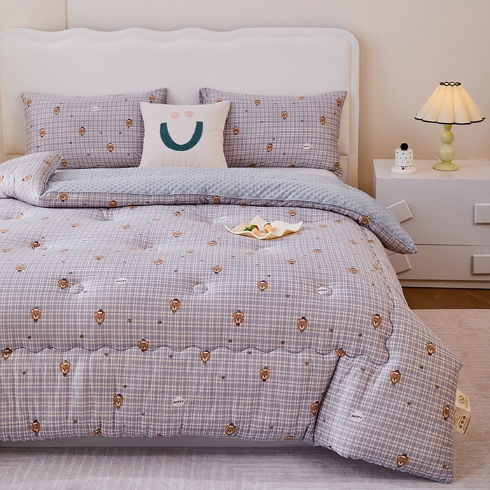 91家纺网 家纺一手货源 找家纺 天瑜家纺 2025新款针织棉豆豆绒大豆被冬被被子被芯 条纹熊灰