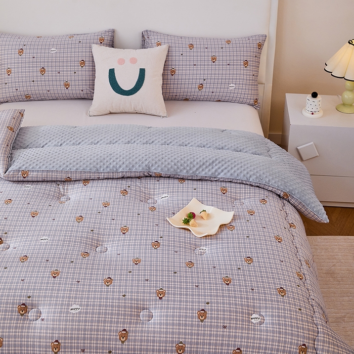 91家纺网 家纺一手货源 找家纺 天瑜家纺 2025新款针织棉豆豆绒大豆被冬被被子被芯 条纹熊灰