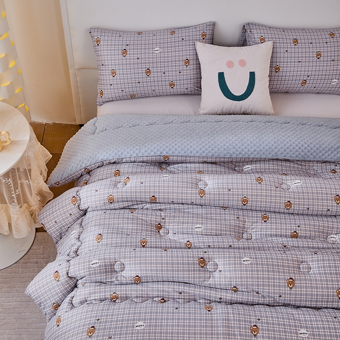 91家纺网 家纺一手货源 找家纺 天瑜家纺 2025新款针织棉豆豆绒大豆被冬被被子被芯 条纹熊灰