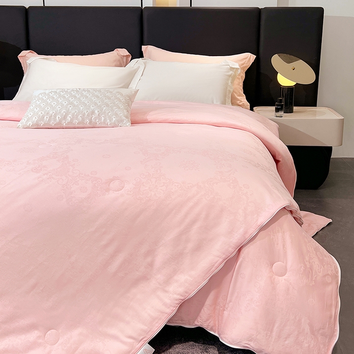 91家纺网 家纺一手货源 找家纺 VIP被业 2025新款简约60S全棉纯棉提花立体大豆子母被被子被芯 粉色