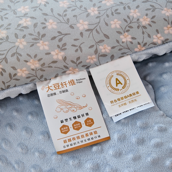 91家纺网 家纺一手货源 找家纺 天瑜家纺 2025新款针织棉豆豆绒大豆被冬被被子被芯 贴布熊猫灰