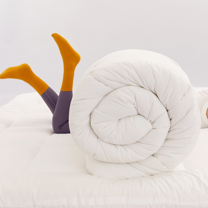 91家纺网 家纺一手货源 找家纺 VIP被业 2025新款简约纯色磨毛压被冬被被子被芯 白色