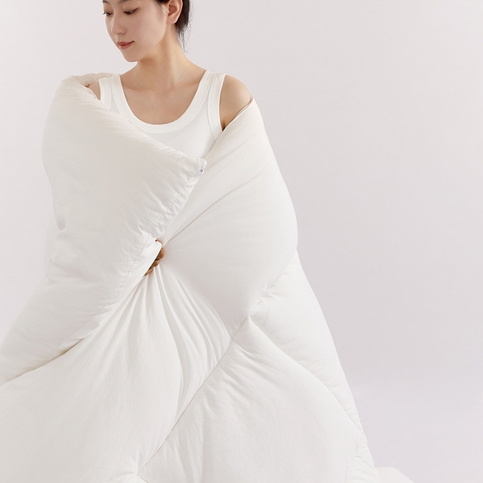 91家纺网 家纺一手货源 找家纺 VIP被业 2025新款简约纯色磨毛压被冬被被子被芯 白色