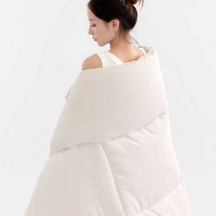 91家纺网 家纺一手货源 找家纺 VIP被业 2025新款简约纯色磨毛压被冬被被子被芯 白色