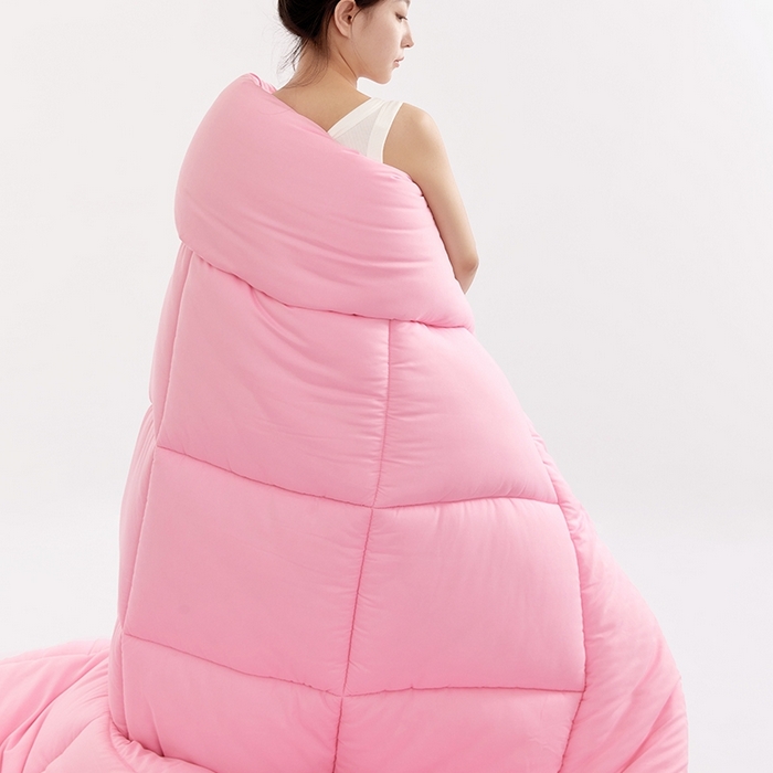 91家纺网 家纺一手货源 找家纺 VIP被业 2025新款简约纯色磨毛压被冬被被子被芯 粉色