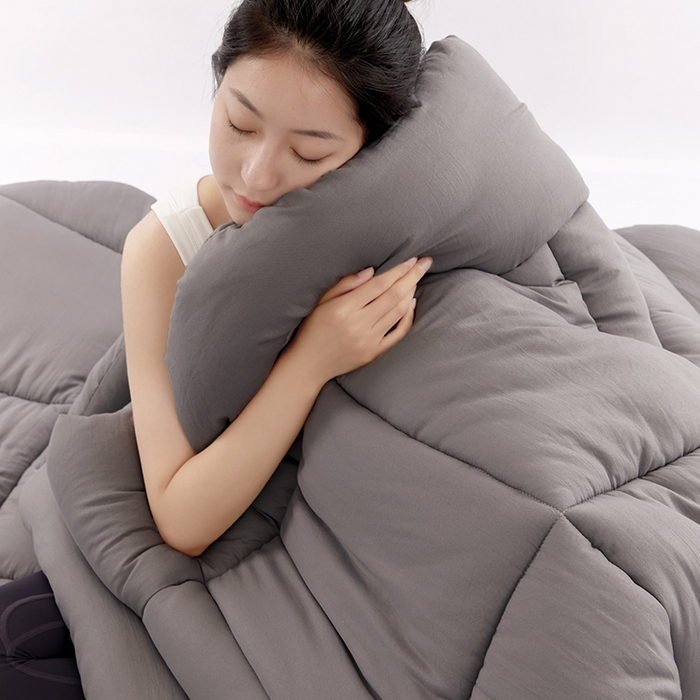 91家纺网 家纺一手货源 找家纺 VIP被业 2025新款简约纯色磨毛压被冬被被子被芯 灰色