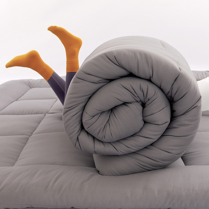 91家纺网 家纺一手货源 找家纺 VIP被业 2025新款简约纯色磨毛压被冬被被子被芯 灰色