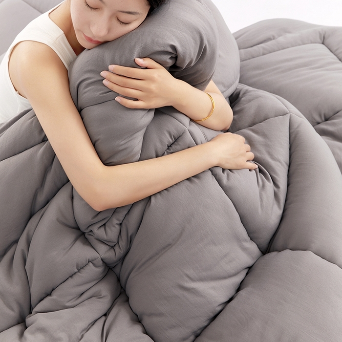 91家纺网 家纺一手货源 找家纺 VIP被业 2025新款简约纯色磨毛压被冬被被子被芯 灰色