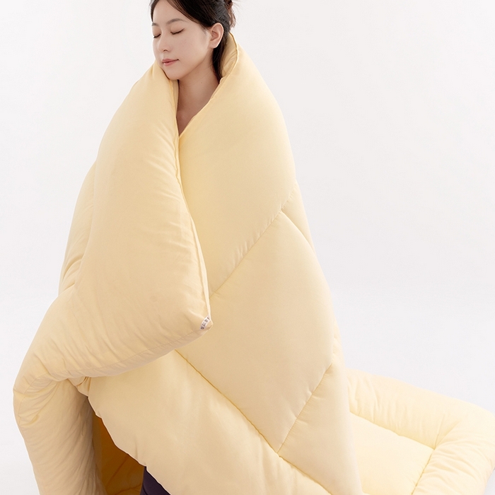 91家纺网 家纺一手货源 找家纺 VIP被业 2025新款简约纯色磨毛压被冬被被子被芯 米黄