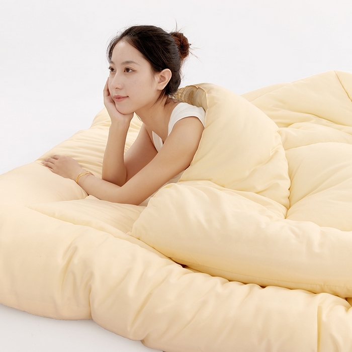 91家纺网 家纺一手货源 找家纺 VIP被业 2025新款简约纯色磨毛压被冬被被子被芯 米黄