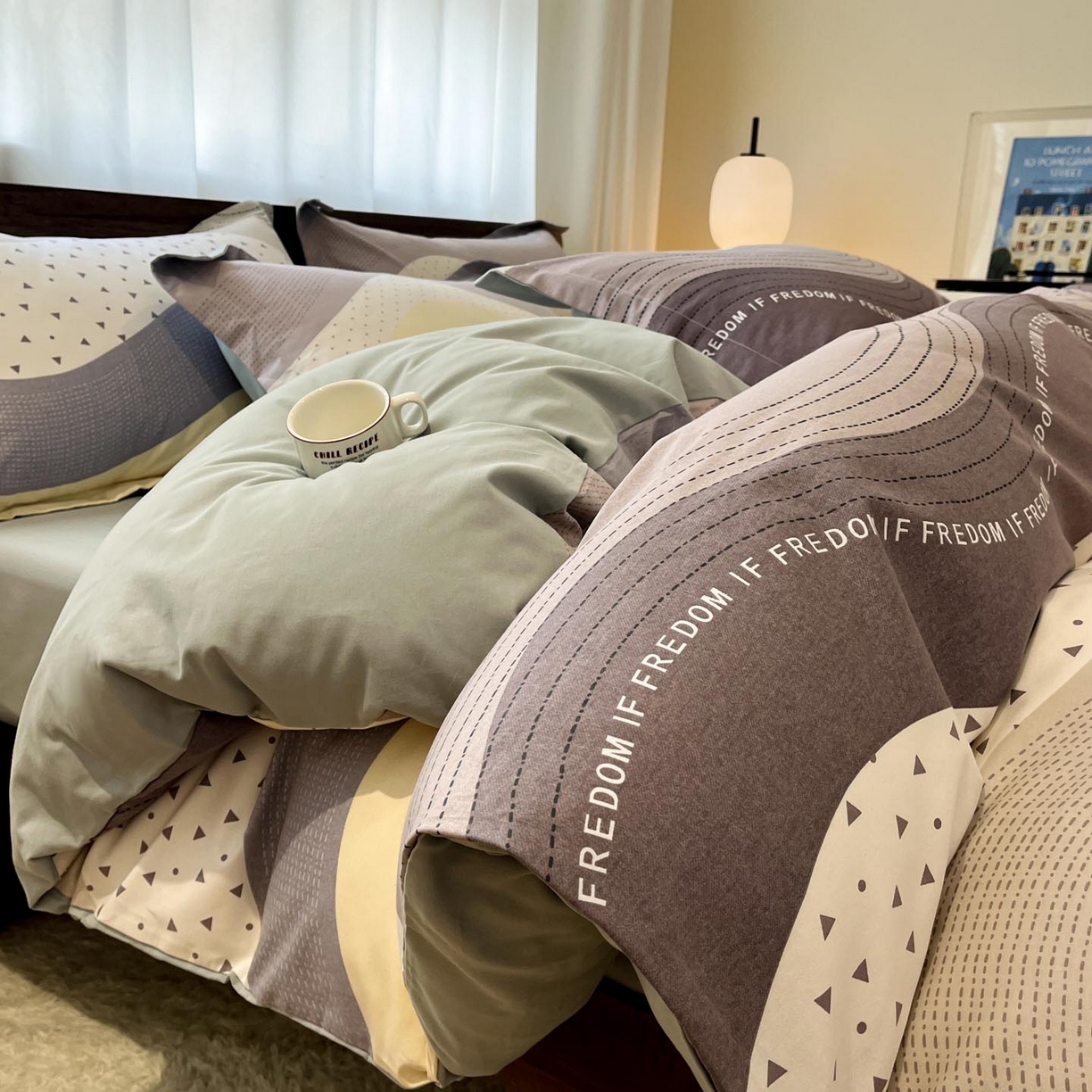 91家纺网 家纺一手货源 找家纺 涵宸家纺 2025新款加厚全棉磨毛印花四件套--罗马系列 场景一 D简言