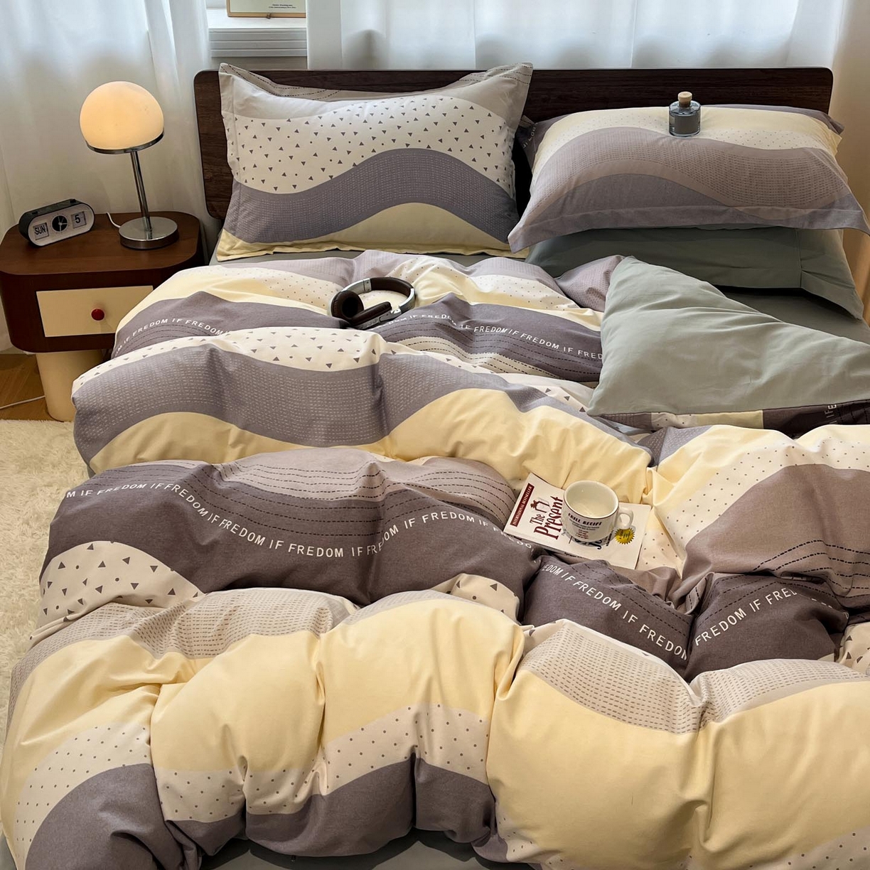 91家纺网 家纺一手货源 找家纺 涵宸家纺 2025新款加厚全棉磨毛印花四件套--罗马系列 场景一 D简言