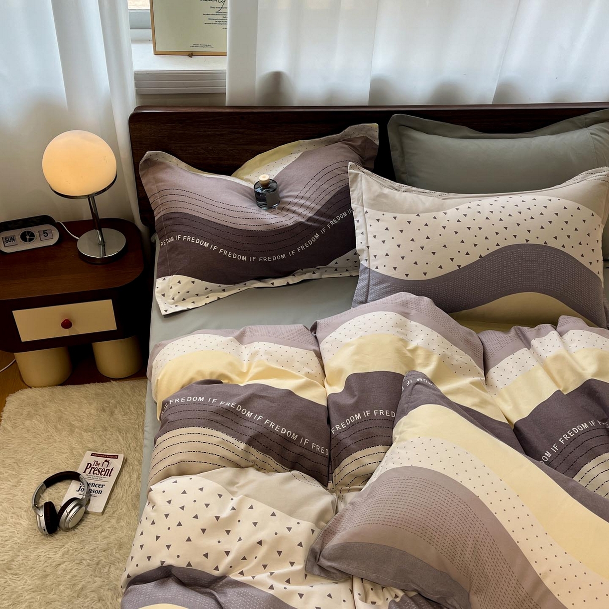 91家纺网 家纺一手货源 找家纺 涵宸家纺 2025新款加厚全棉磨毛印花四件套--罗马系列 场景一 D简言