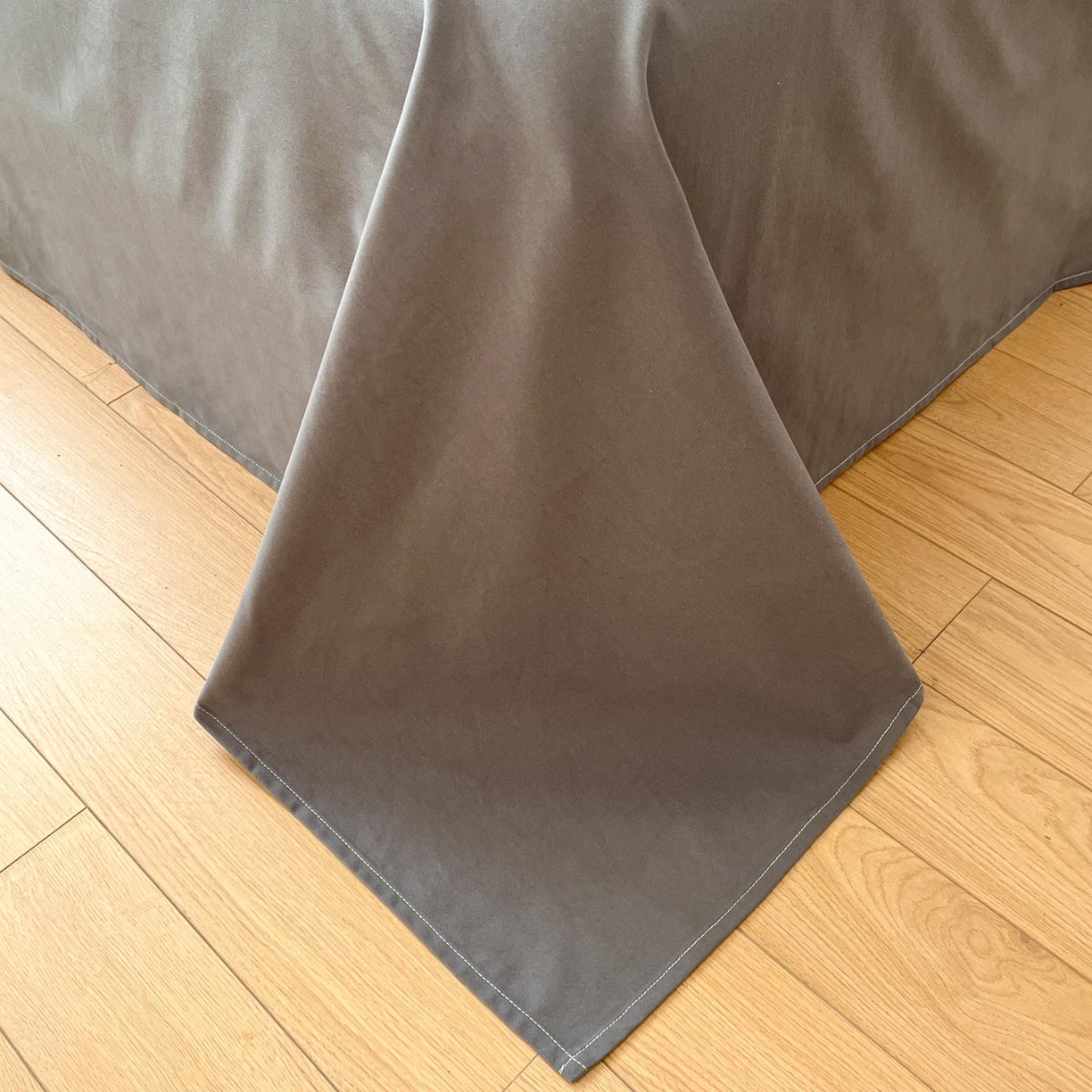 91家纺网 家纺一手货源 找家纺 涵宸家纺 2025新款加厚全棉磨毛印花四件套--罗马系列 场景一 D西尔