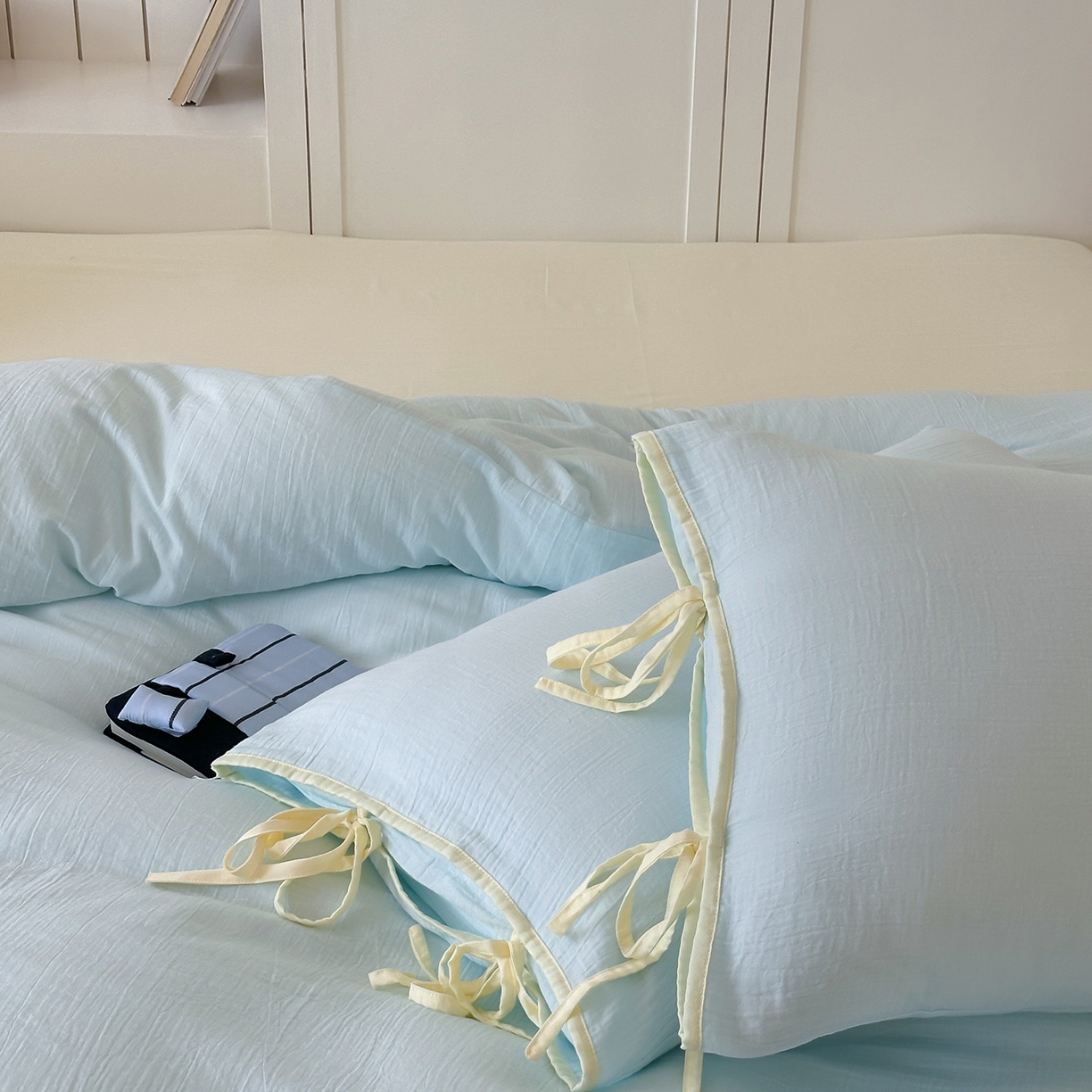 91家纺网 家纺一手货源 找家纺 小春日和 2025新款纯棉A类婴幼儿母婴纯色双层皱皱纱四件套 海盐芝士